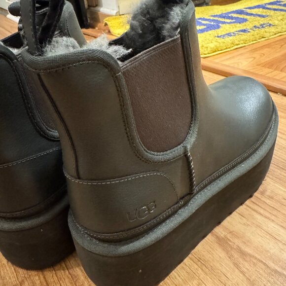 Ugg Neumel Chelsea Platform Boots - Womens Size 10 - Green and Brown Leather - Picture 8 of 8